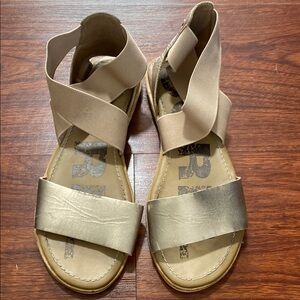Sorel Women's Sandals in Gold and Tan